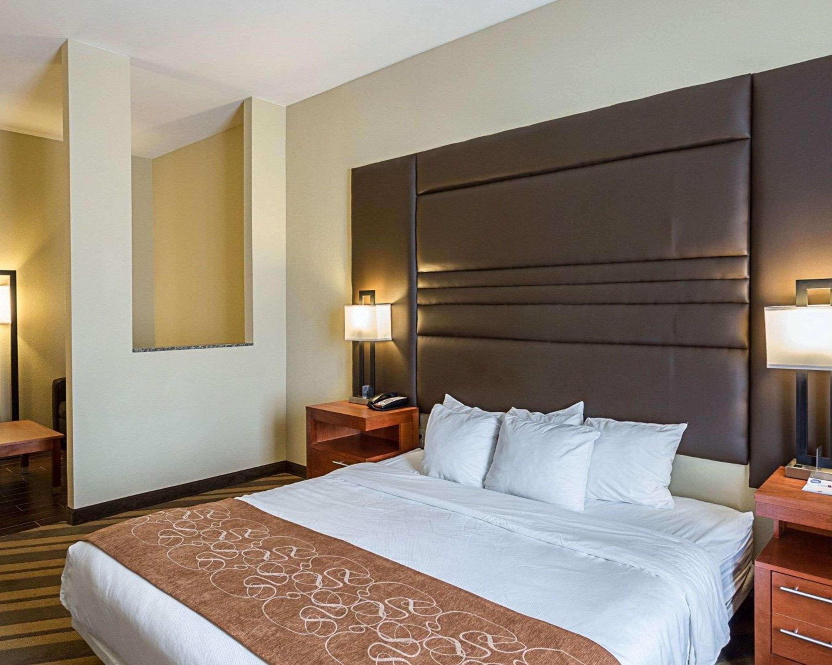 Comfort Suites Near Tanger Outlet Mall Gonzales Zewnętrze zdjęcie