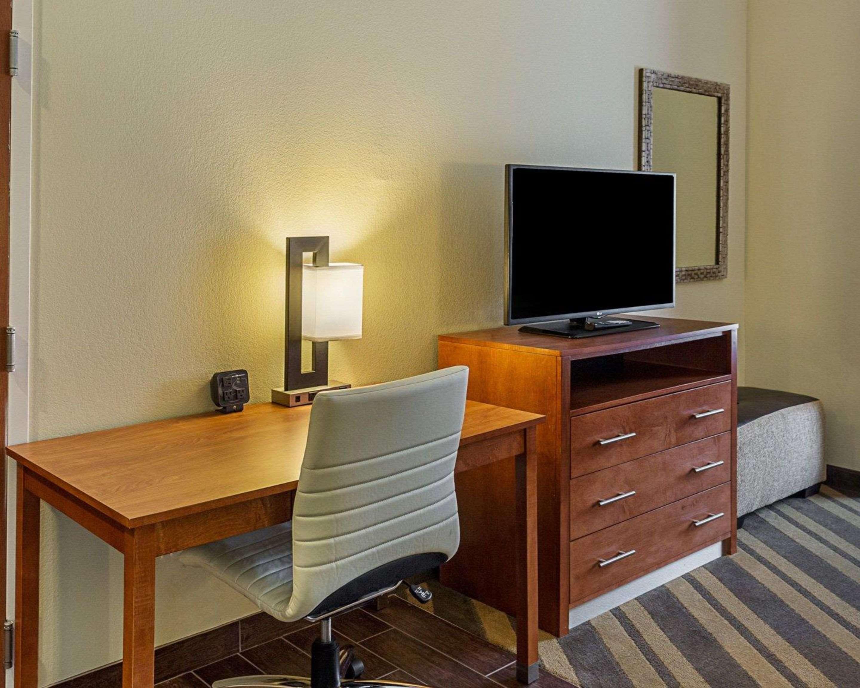 Comfort Suites Near Tanger Outlet Mall Gonzales Zewnętrze zdjęcie