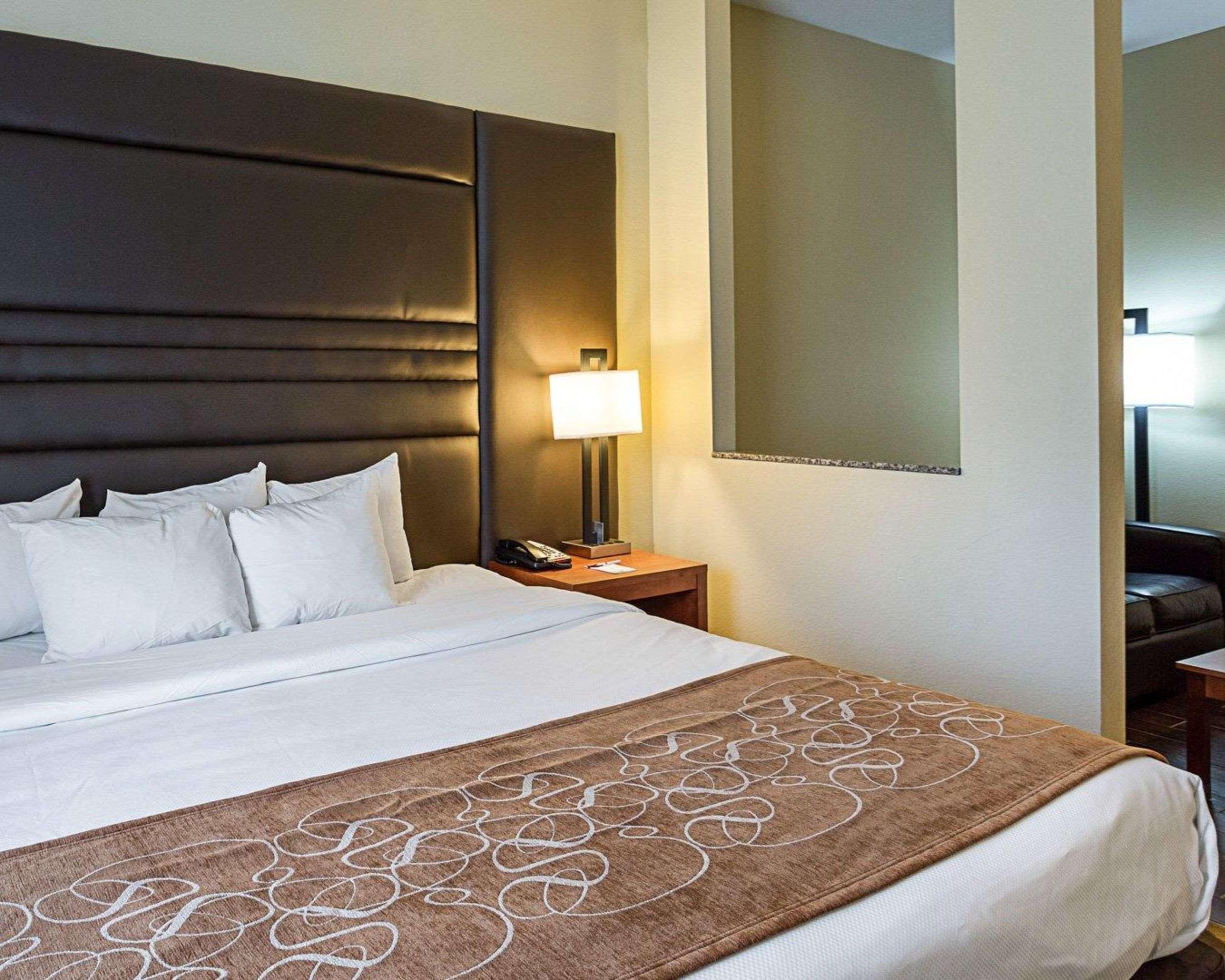 Comfort Suites Near Tanger Outlet Mall Gonzales Zewnętrze zdjęcie