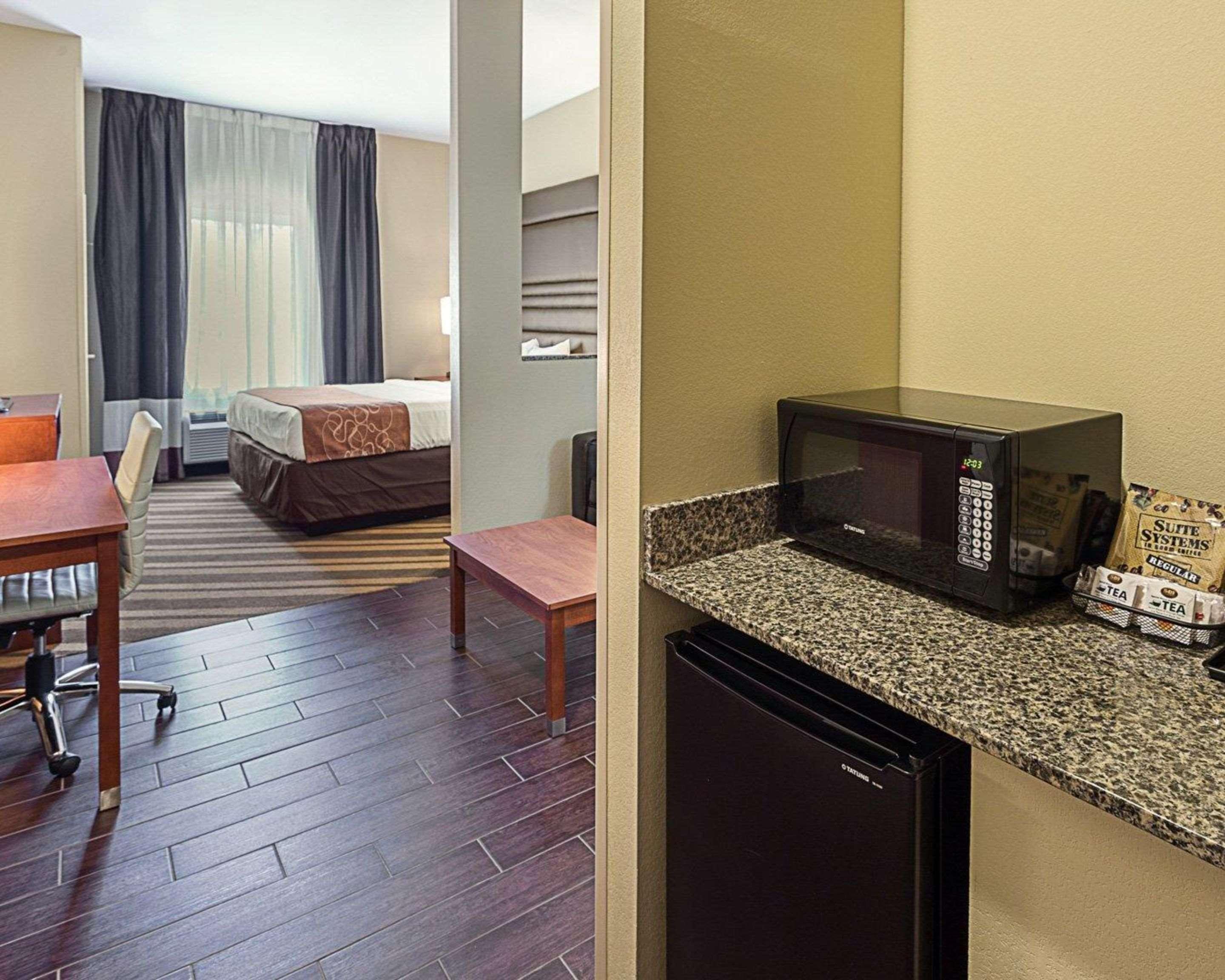 Comfort Suites Near Tanger Outlet Mall Gonzales Zewnętrze zdjęcie
