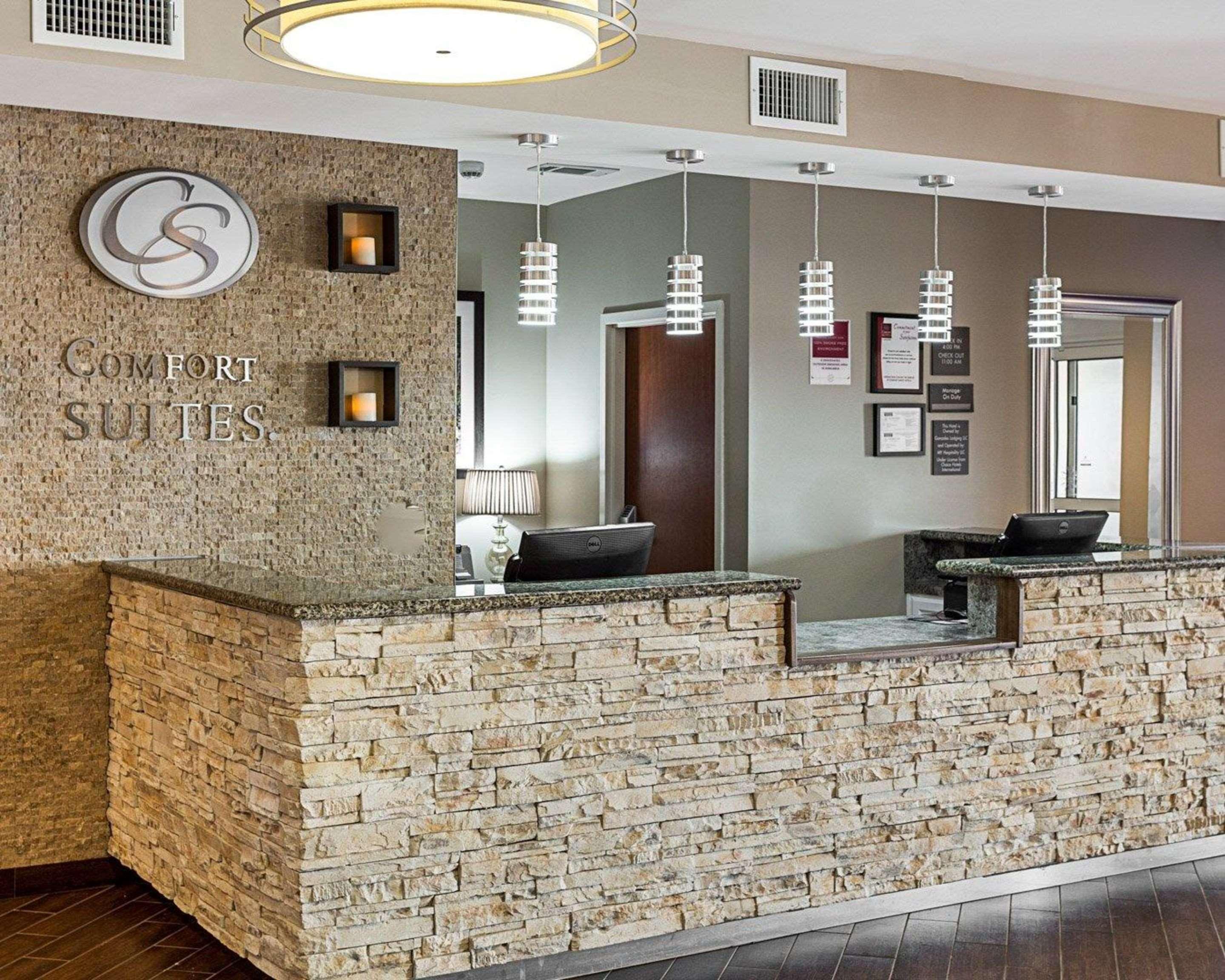 Comfort Suites Near Tanger Outlet Mall Gonzales Zewnętrze zdjęcie