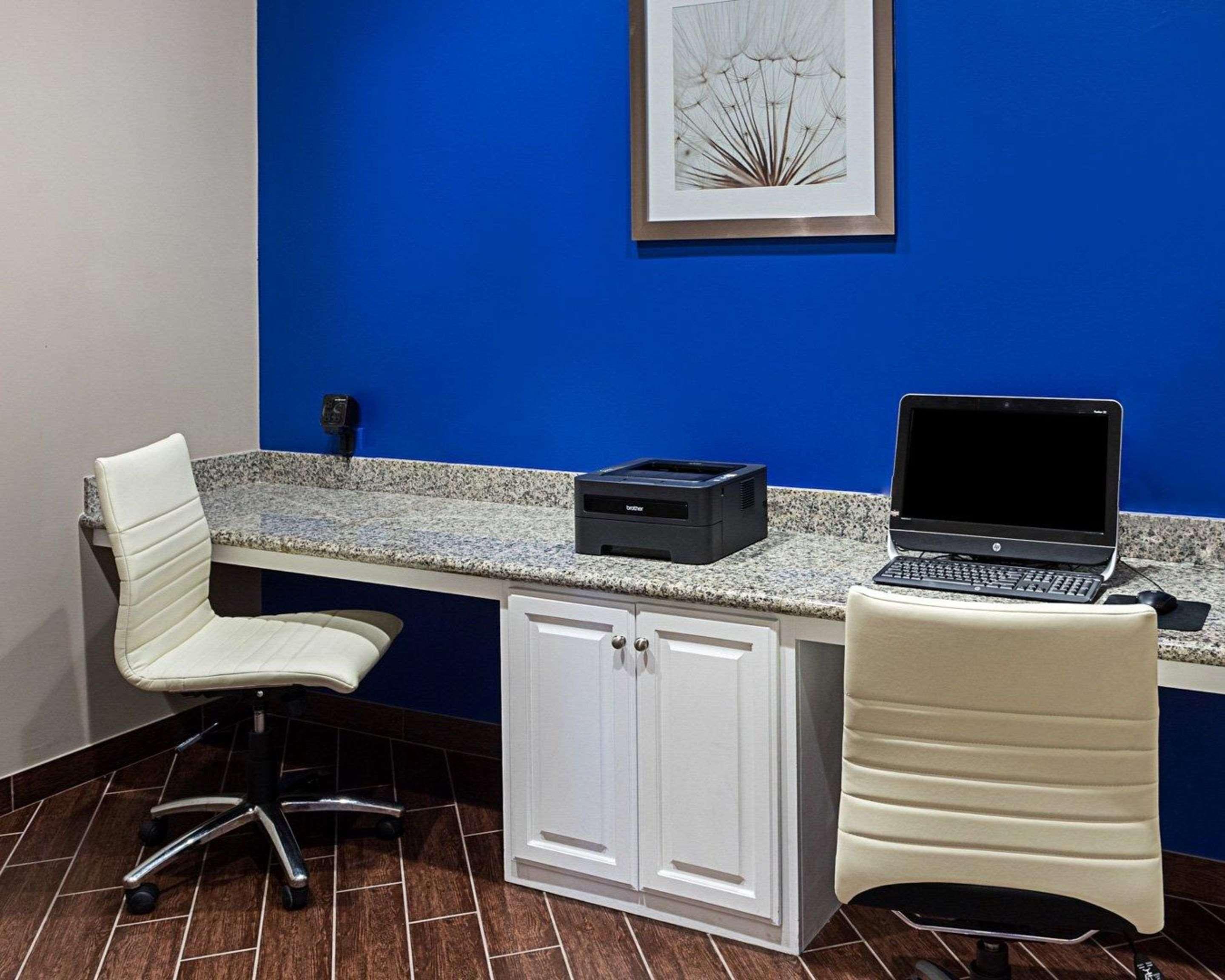 Comfort Suites Near Tanger Outlet Mall Gonzales Zewnętrze zdjęcie