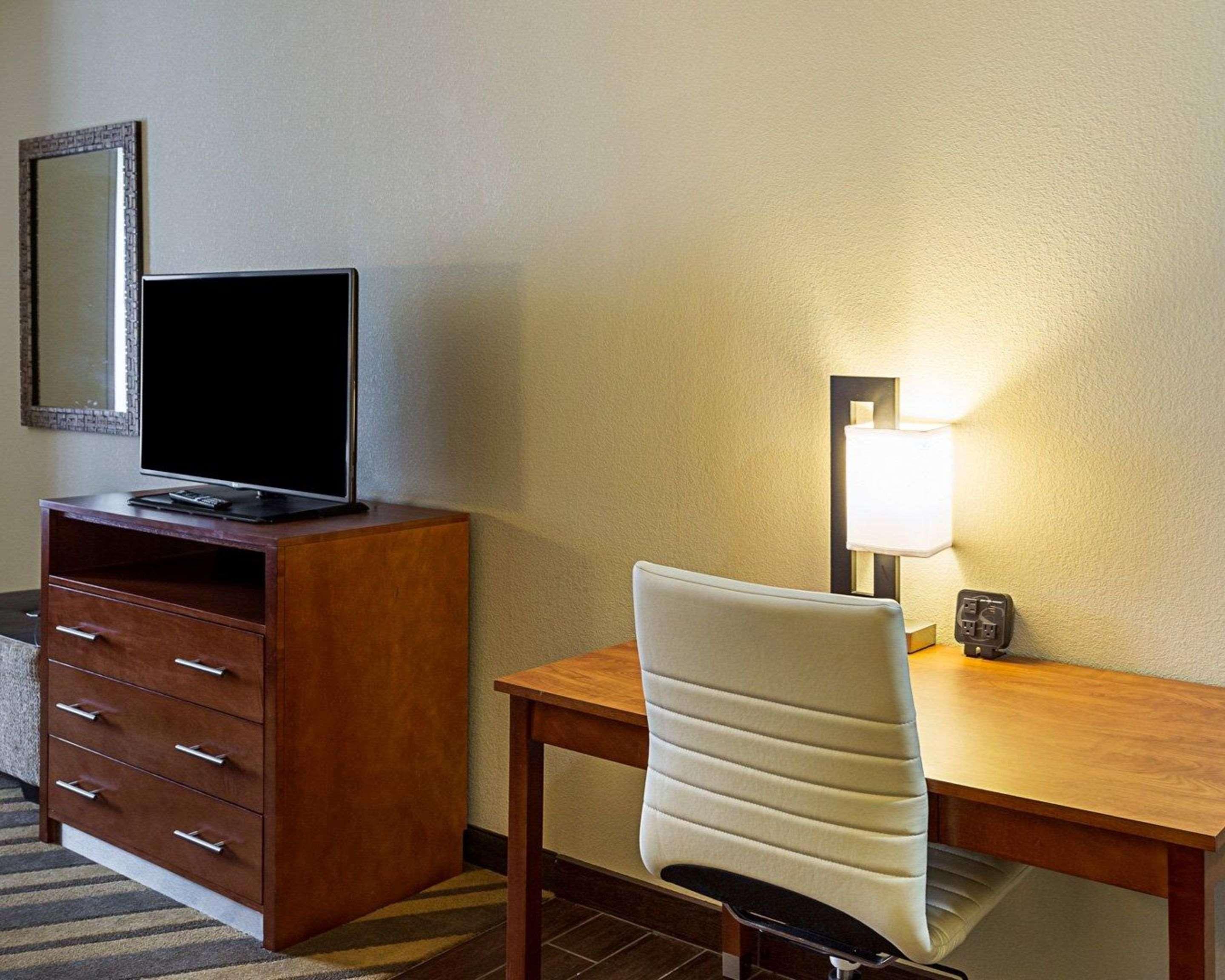 Comfort Suites Near Tanger Outlet Mall Gonzales Zewnętrze zdjęcie