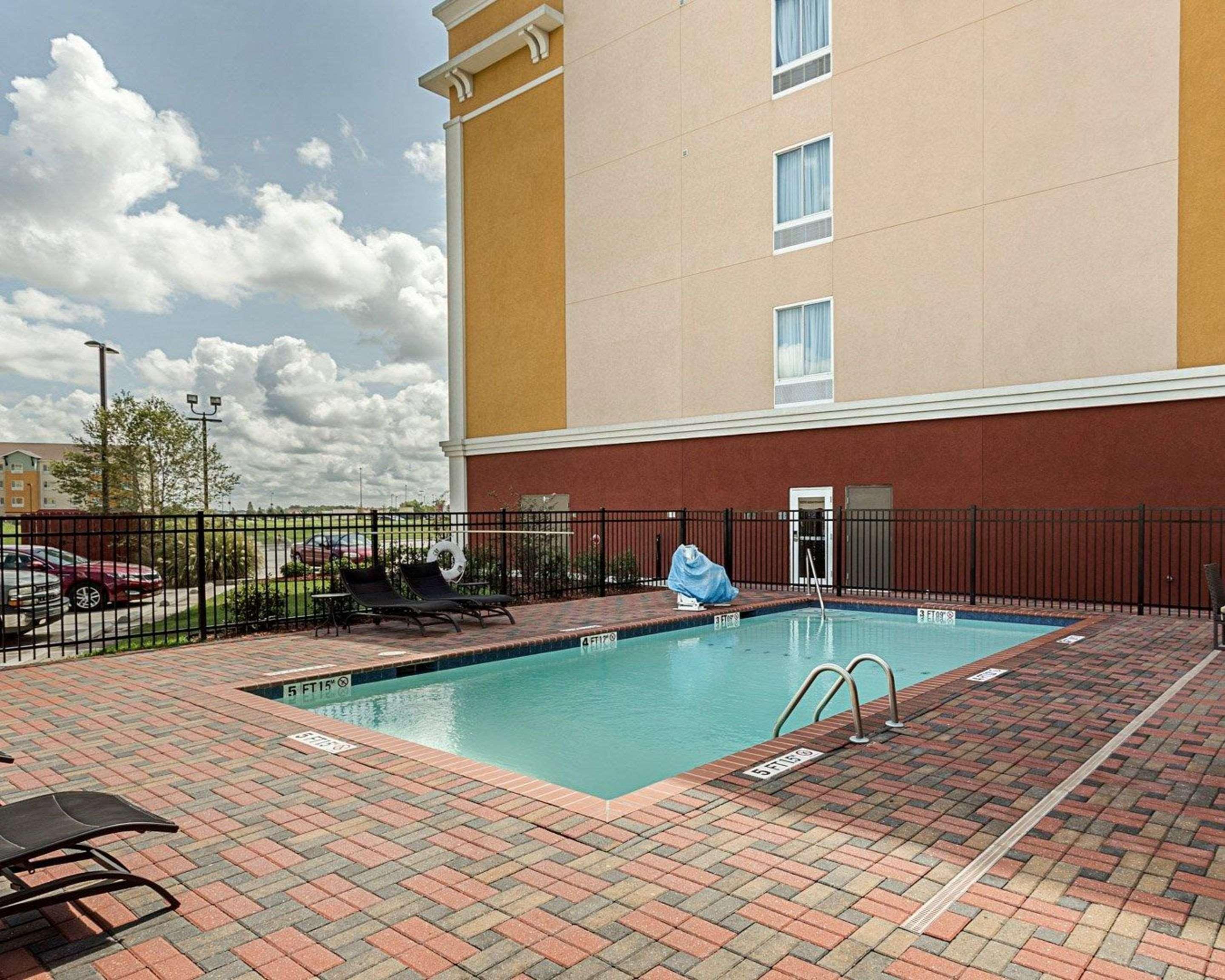 Comfort Suites Near Tanger Outlet Mall Gonzales Zewnętrze zdjęcie