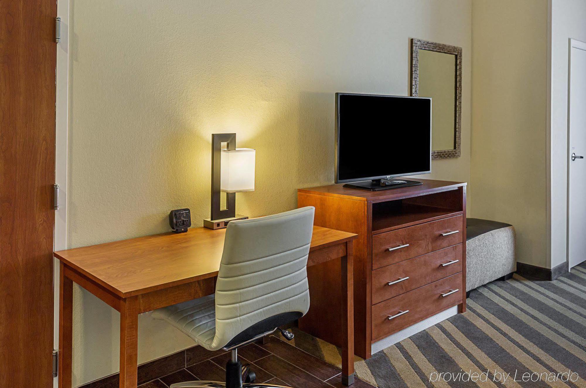Comfort Suites Near Tanger Outlet Mall Gonzales Zewnętrze zdjęcie